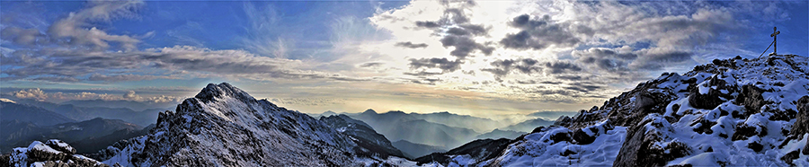 Cima Croce (1878 m) a dx e Cima Alben (2020 m) a sx